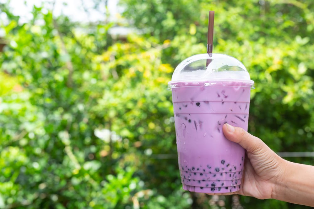 Пузырьковый чай. Bubble Tea Taro. Purple Boba Tea. Boba коктейль с мордашками рюкзак для прогулок. Taro Bubble Tea Drow.